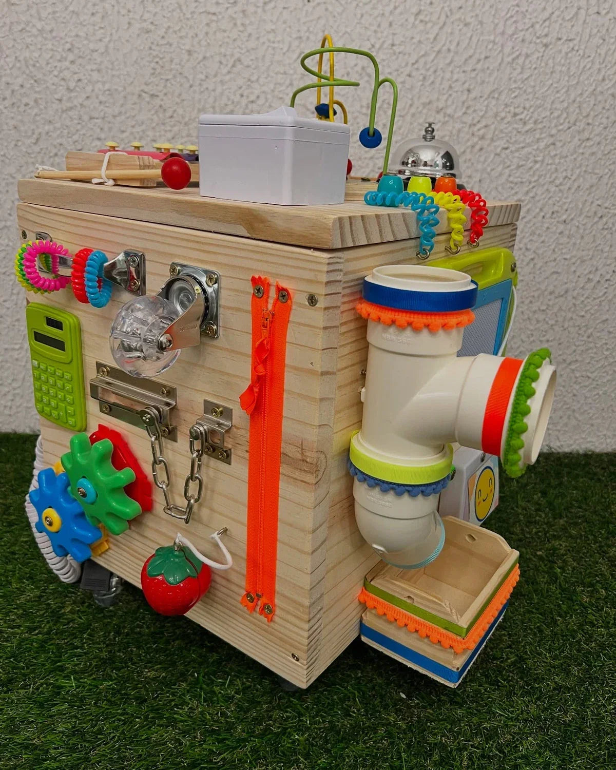 Cubo Baú Sensorial Interativo com Volante – Edição Verde Divertida (30x30x30cm)