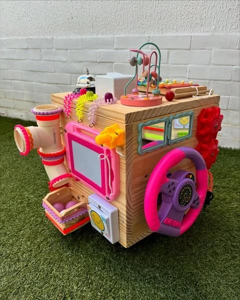 Cubo Baú Sensorial Interativo com Volante – Edição Rosa Divertida (30x30x30cm)