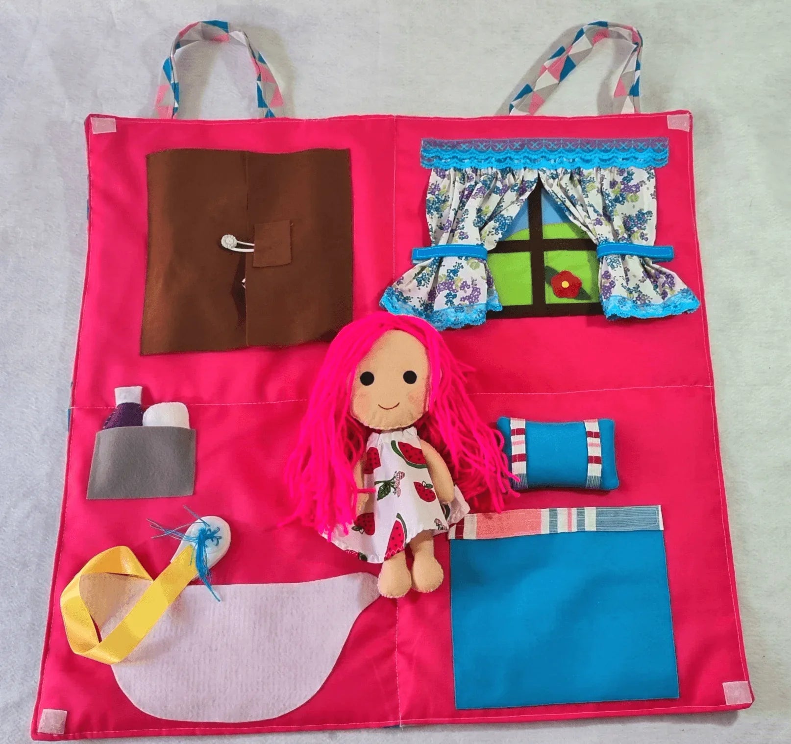Maleta de tecido Brincando de Boneca (acompanha boneca branca ou negra)