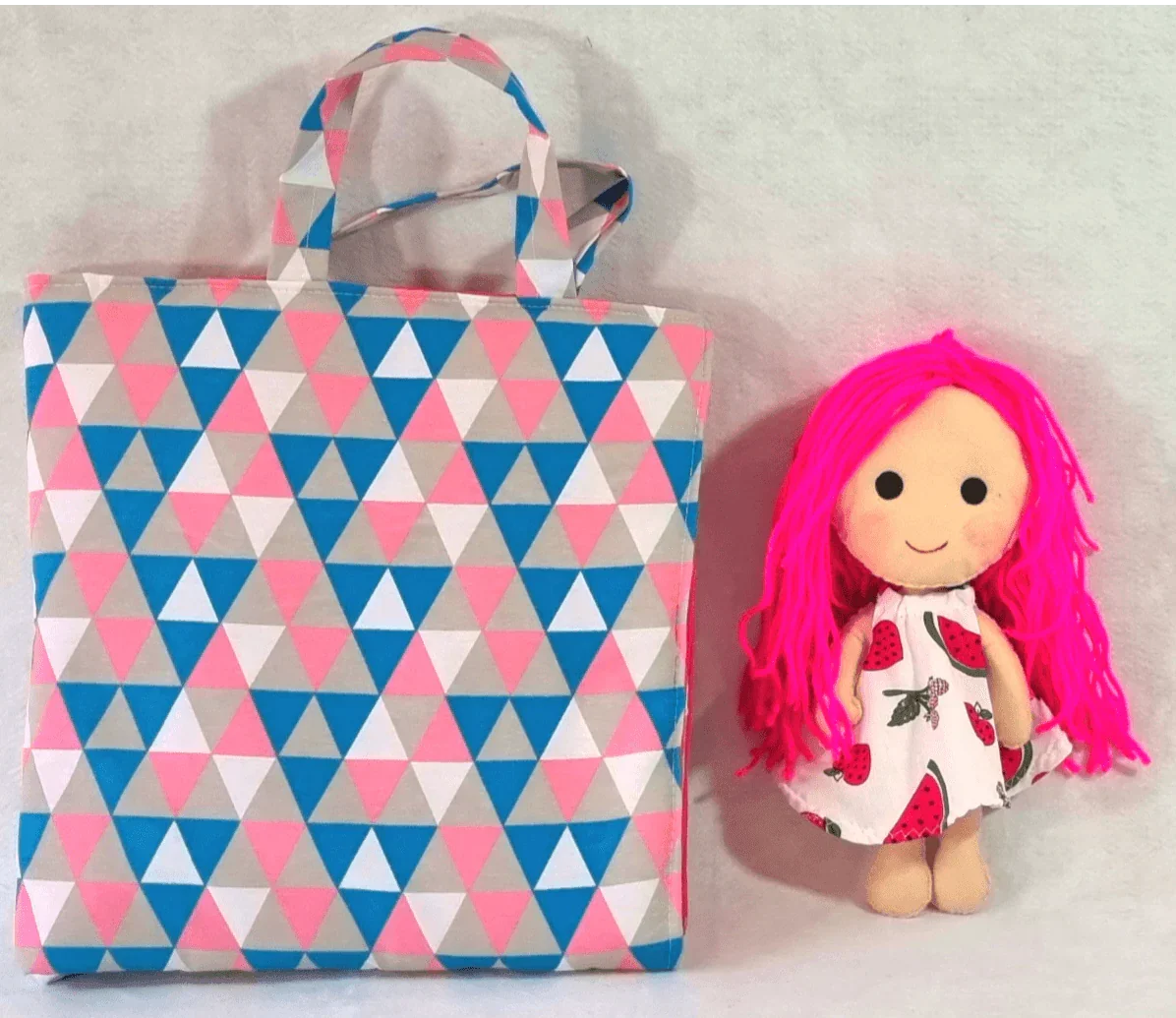 Maleta de tecido Brincando de Boneca (acompanha boneca branca ou negra)