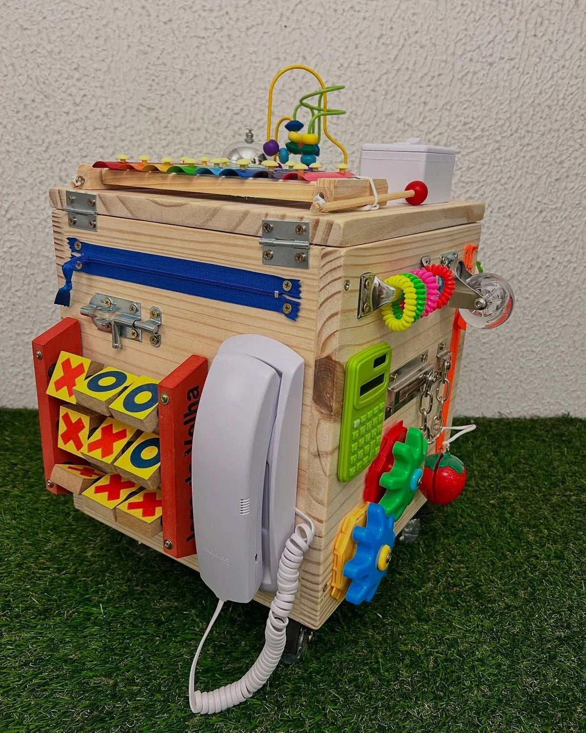 Cubo Baú Sensorial Interativo com Volante – Edição Verde Divertida (30x30x30cm)