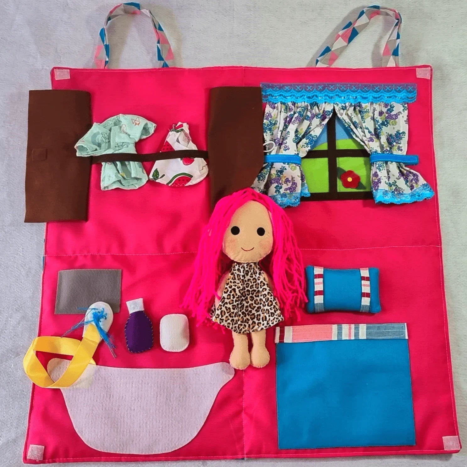Maleta de tecido Brincando de Boneca (acompanha boneca branca ou negra)